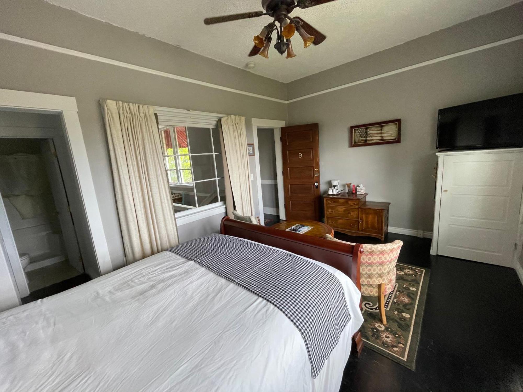 Northside School Bed & Breakfast ボナーズ・フェリー 部屋 写真